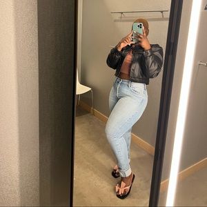 Meet your Posher, Charlemise